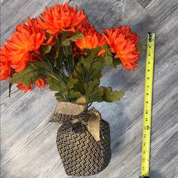 NWOT Farmhouse Burlap Wrap Hydrangea Fall Autumn Faux Floral Arrangement - Picture 2 of 7